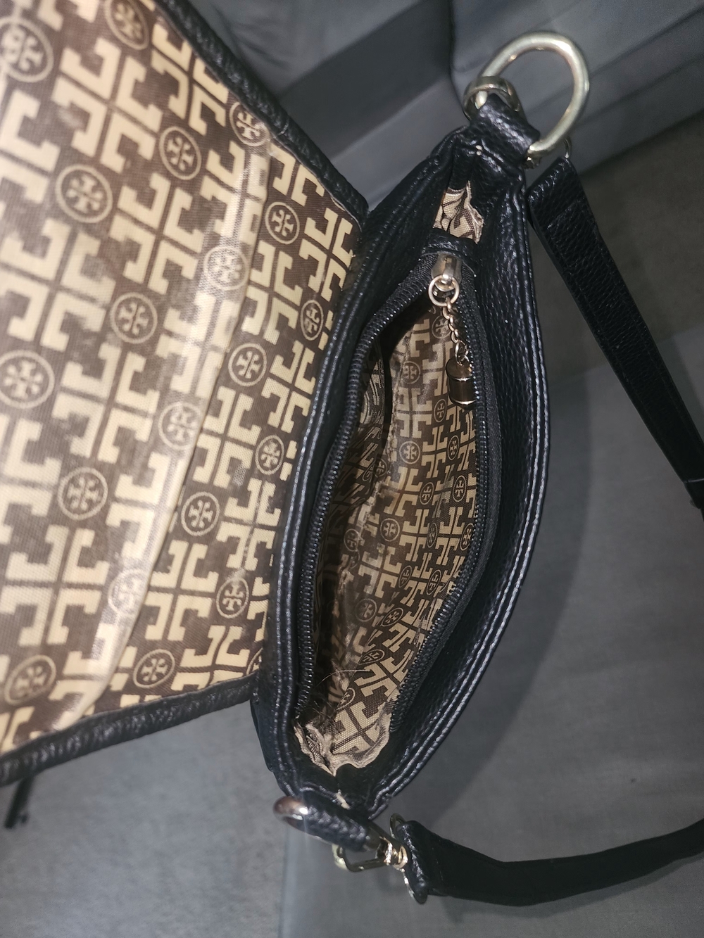 Tory Burch Black Pebbled Logo Flap Crossbody - Picture 3 of 4